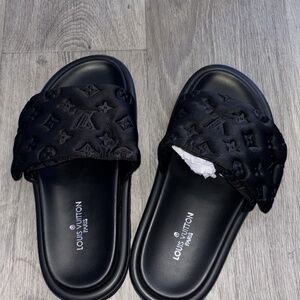 Black Louis Vuitton Pool Pillow Slides Black Monogram Sandals EU 35 Brand New
